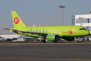 VP-BHV - S7 Airlines Airbus A319
