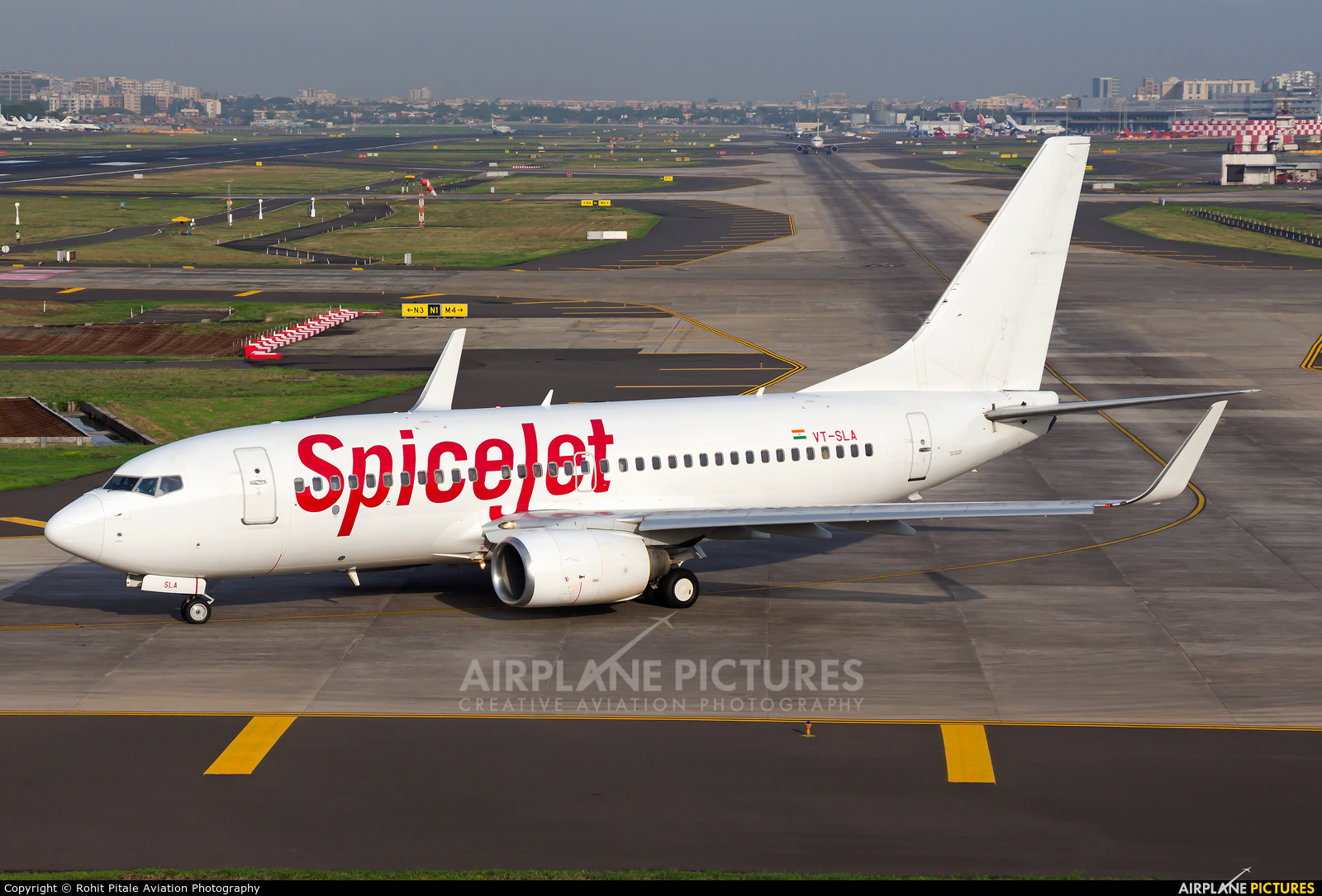 SpiceJet VT-SLA aircraft at Mumbai - Chhatrapati Shivaji Intl