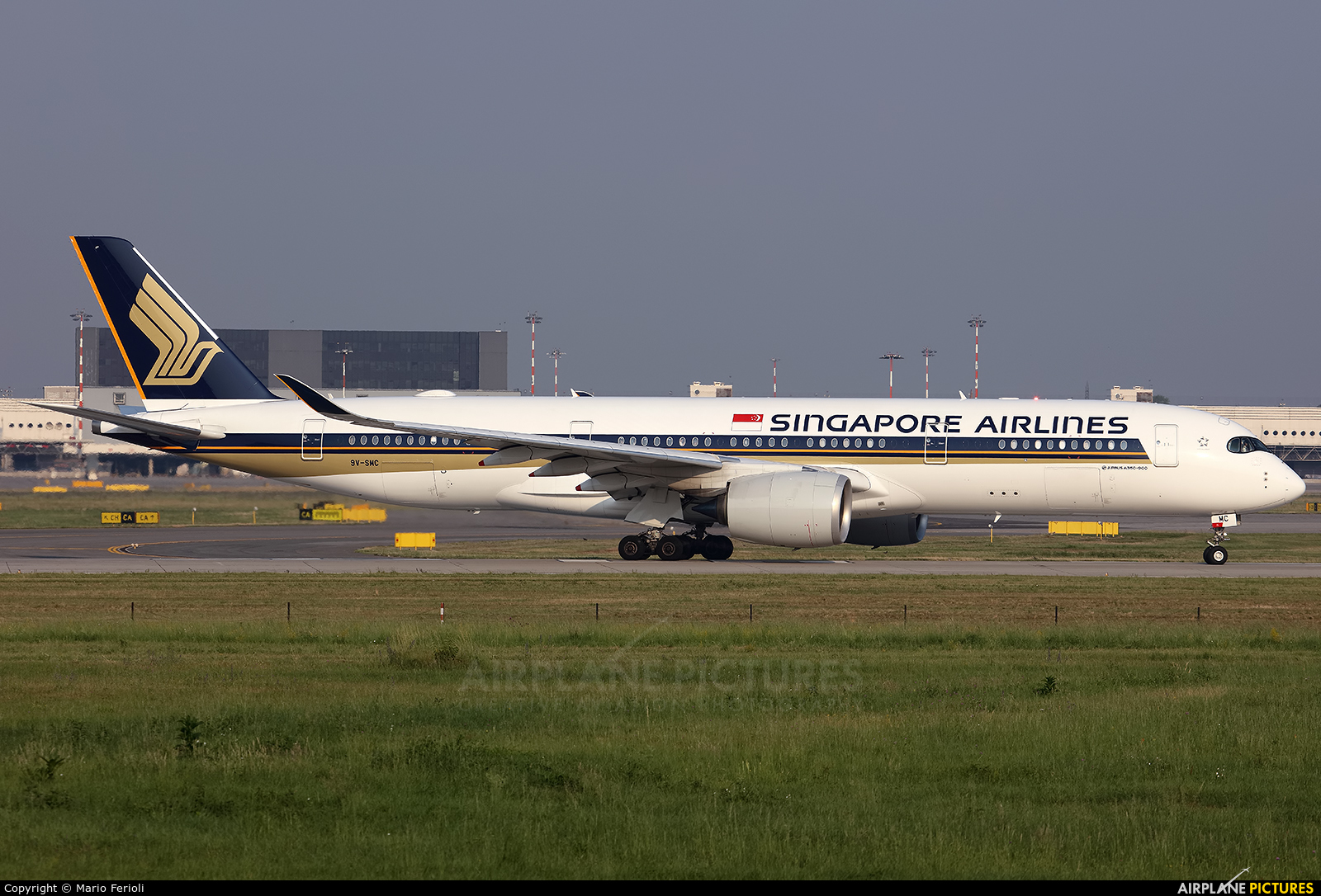 Singapore Airlines 9V-SMC aircraft at Milan - Malpensa