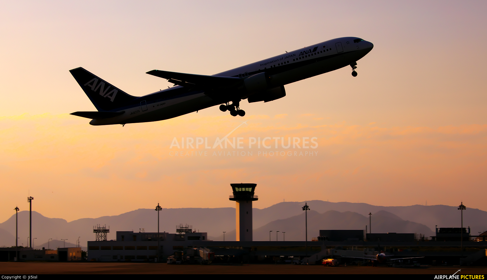 - Airport Overview  aircraft at Takamatsu