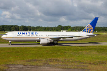 N651UA - United Airlines Boeing 767-300ER