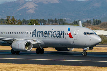 N968AN - American Airlines Boeing 737-800