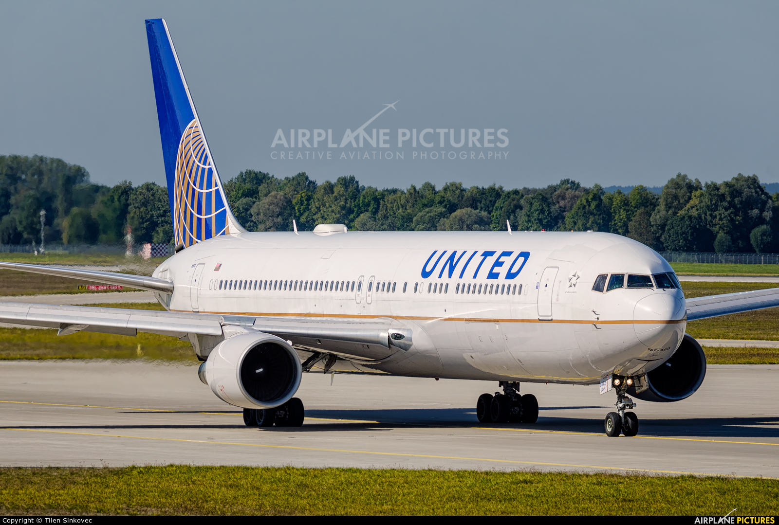 United Airlines N672UA aircraft at Munich