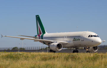 EI-IMD - Alitalia Airbus A319