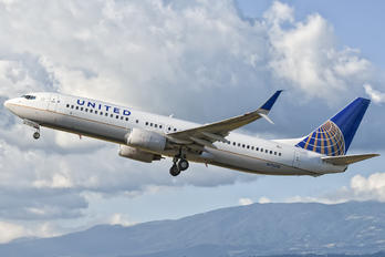 N76515 - United Airlines Boeing 737-800