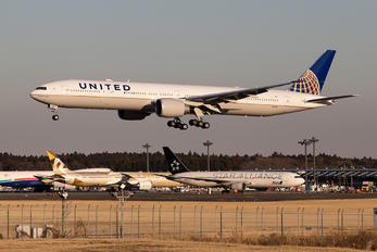 N233IU - United Airlines Boeing 777-300ER