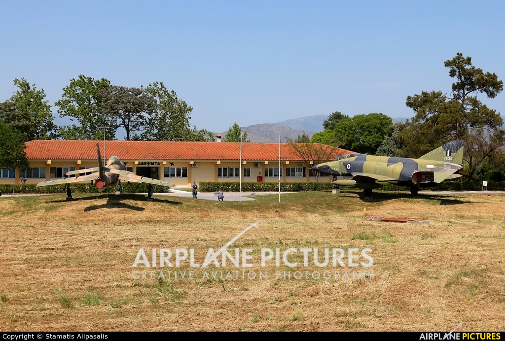 - Airport Overview - aircraft at Larissa