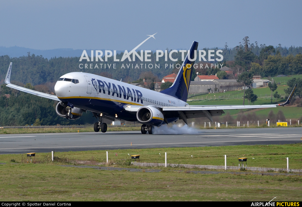 Ryanair EI-DLB aircraft at Santiago de Compostela