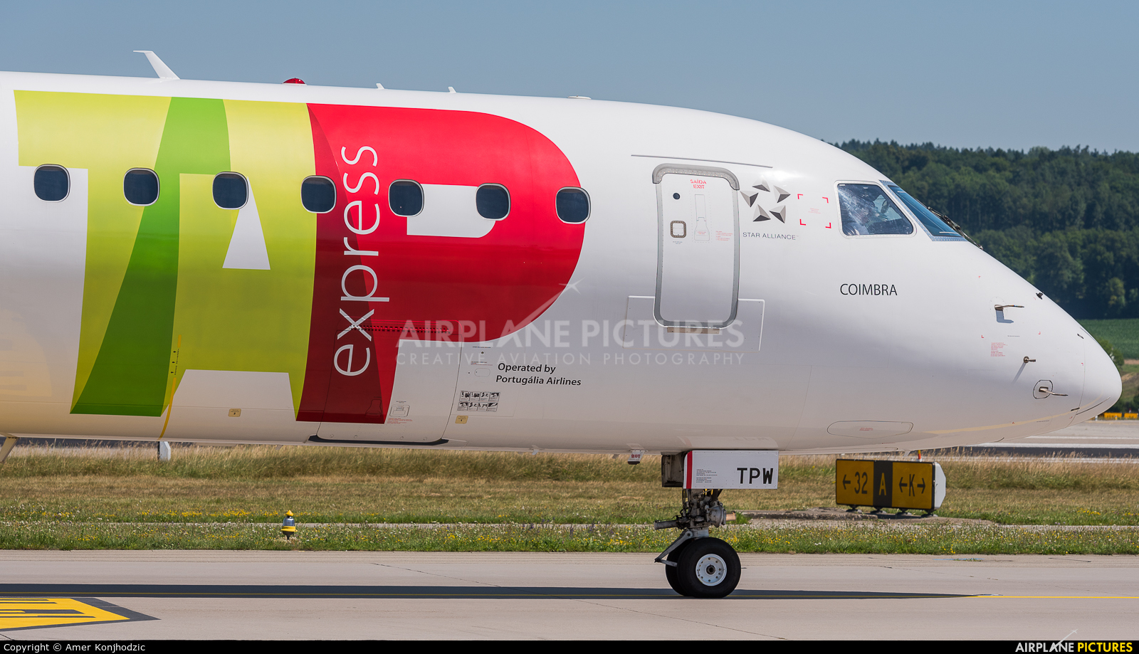 TAP Express CS-TPW aircraft at Zurich