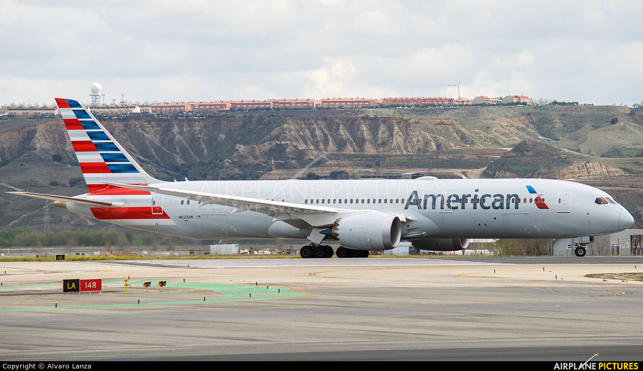 American Airlines N823AN aircraft at Madrid - Barajas