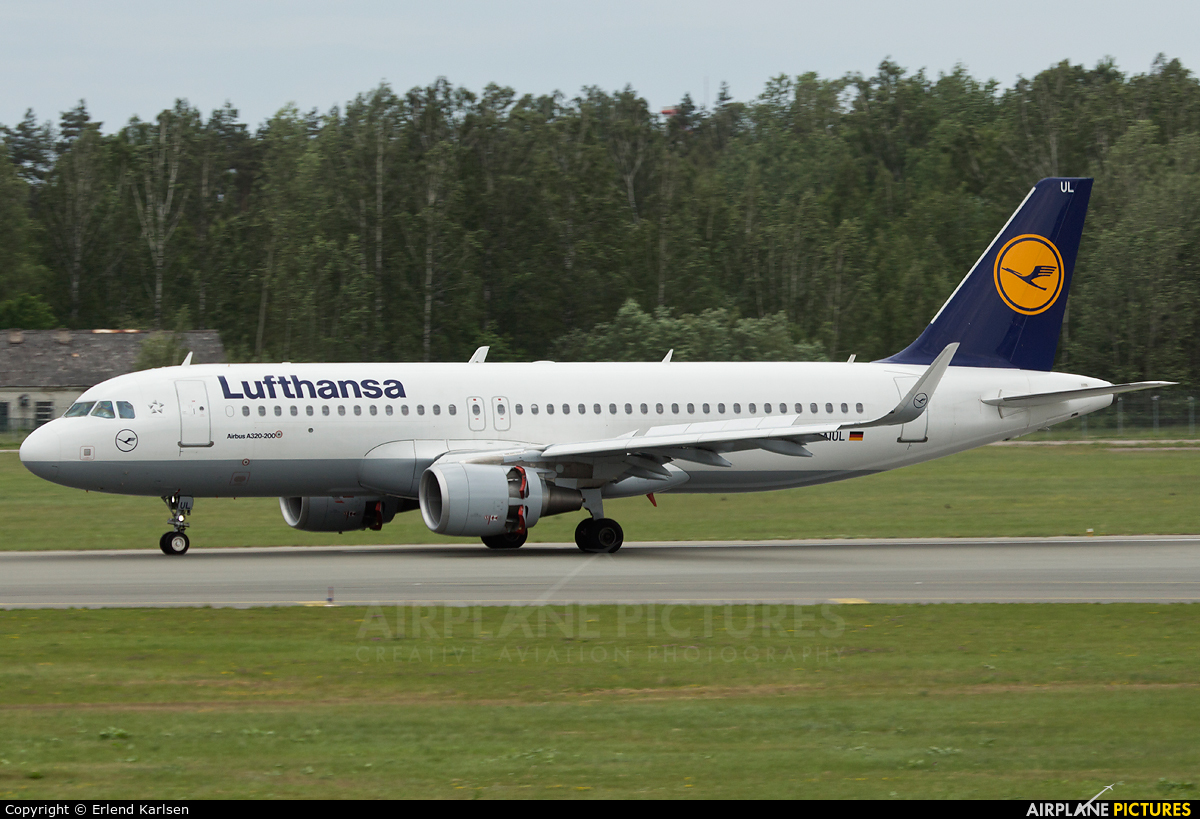 Lufthansa D-AIUL aircraft at Riga Intl