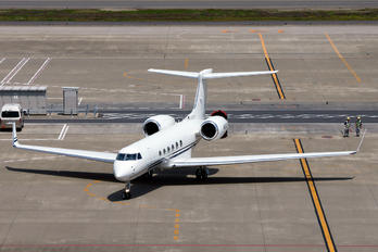 N33XE - Private Gulfstream Aerospace G-V, G-V-SP, G500, G550