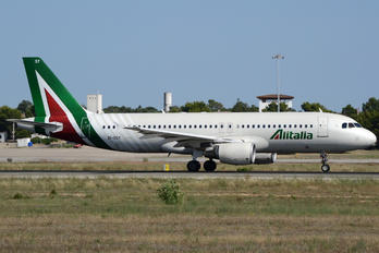 EI-DSY - Alitalia Airbus A320