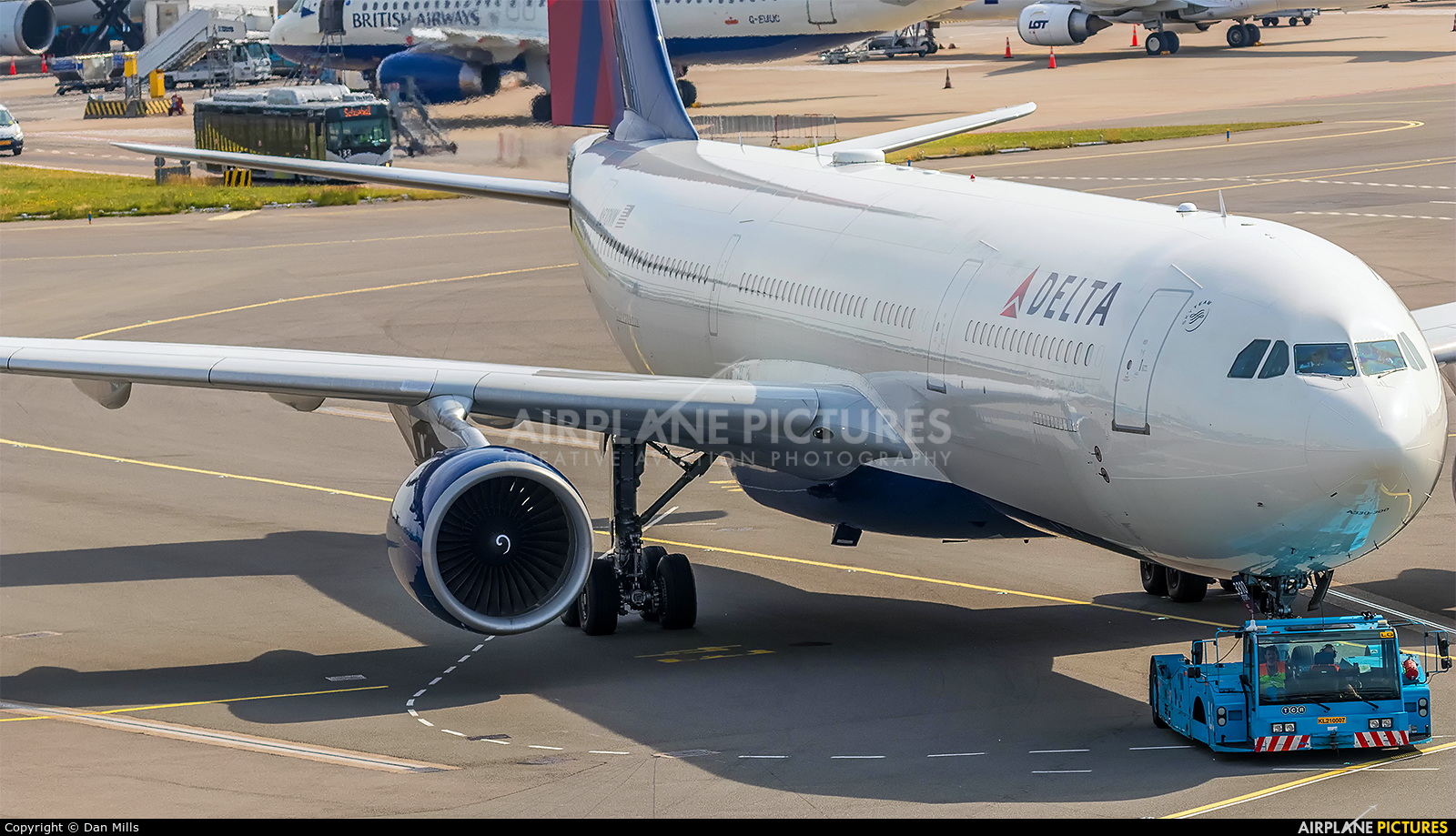 Delta Air Lines N810NW aircraft at Amsterdam - Schiphol