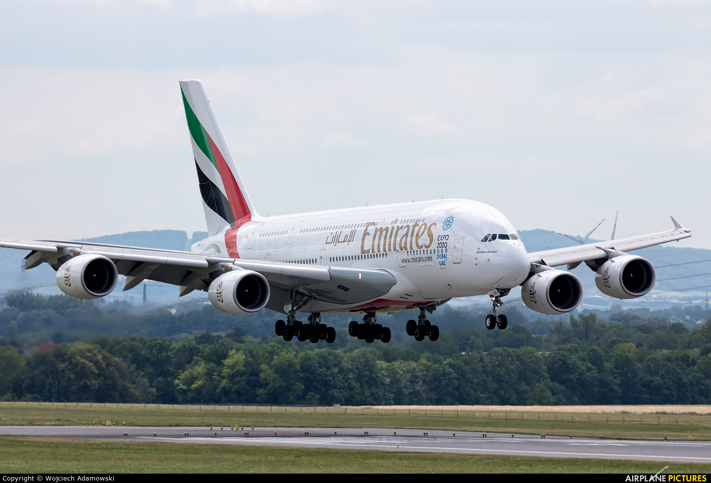 Emirates Airlines A6-EOO aircraft at Vienna - Schwechat