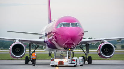 HA-LYF - Wizz Air Airbus A320