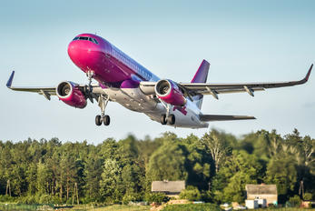 HA-LYN - Wizz Air Airbus A320