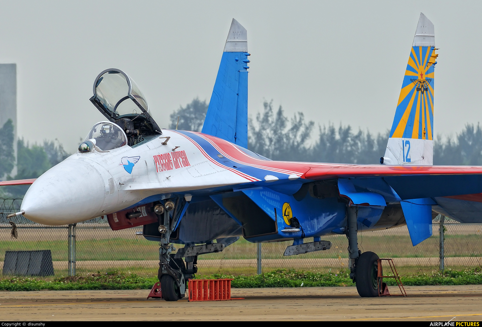 Russia - Air Force "Russian Knights" 12 aircraft at Zhūhǎi-Jīnwān