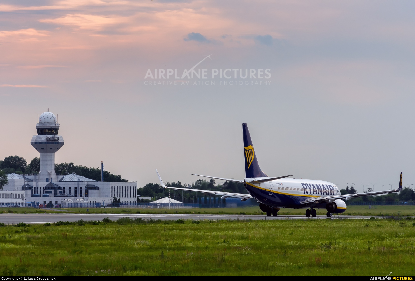 Ryanair EI-FOW aircraft at Warsaw - Frederic Chopin