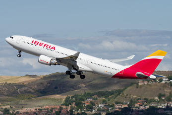 EC-MLB - Iberia Airbus A330-200