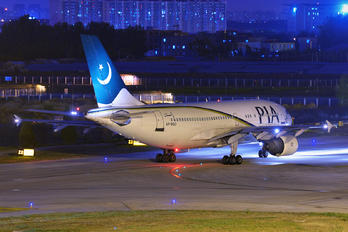 AP-BGO - PIA - Pakistan International Airlines Airbus A310