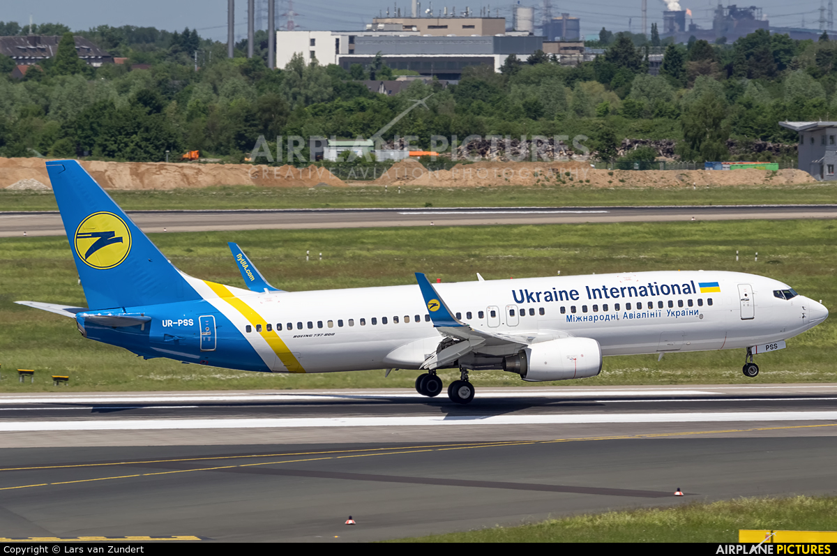 Ukraine International Airlines UR-PSS aircraft at Düsseldorf