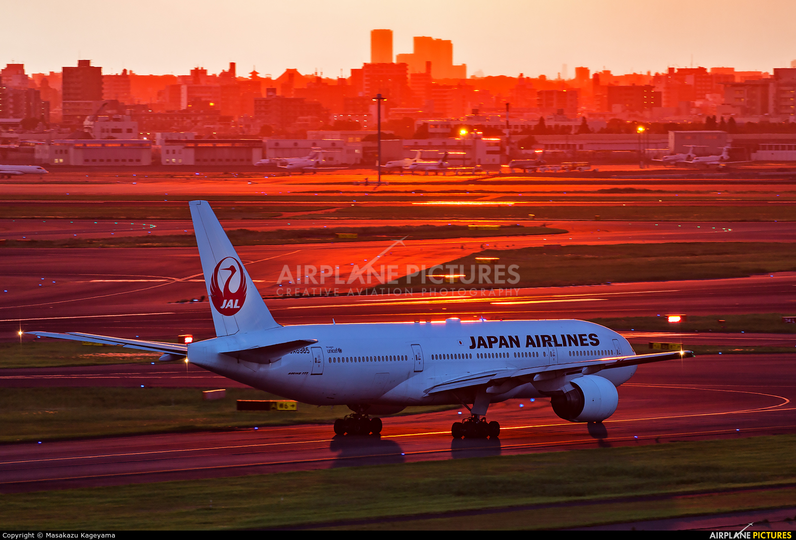 JAL - Japan Airlines JA8985 aircraft at Tokyo - Haneda Intl