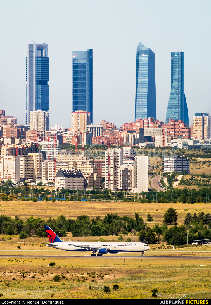 Delta Air Lines N827MH aircraft at Madrid - Barajas