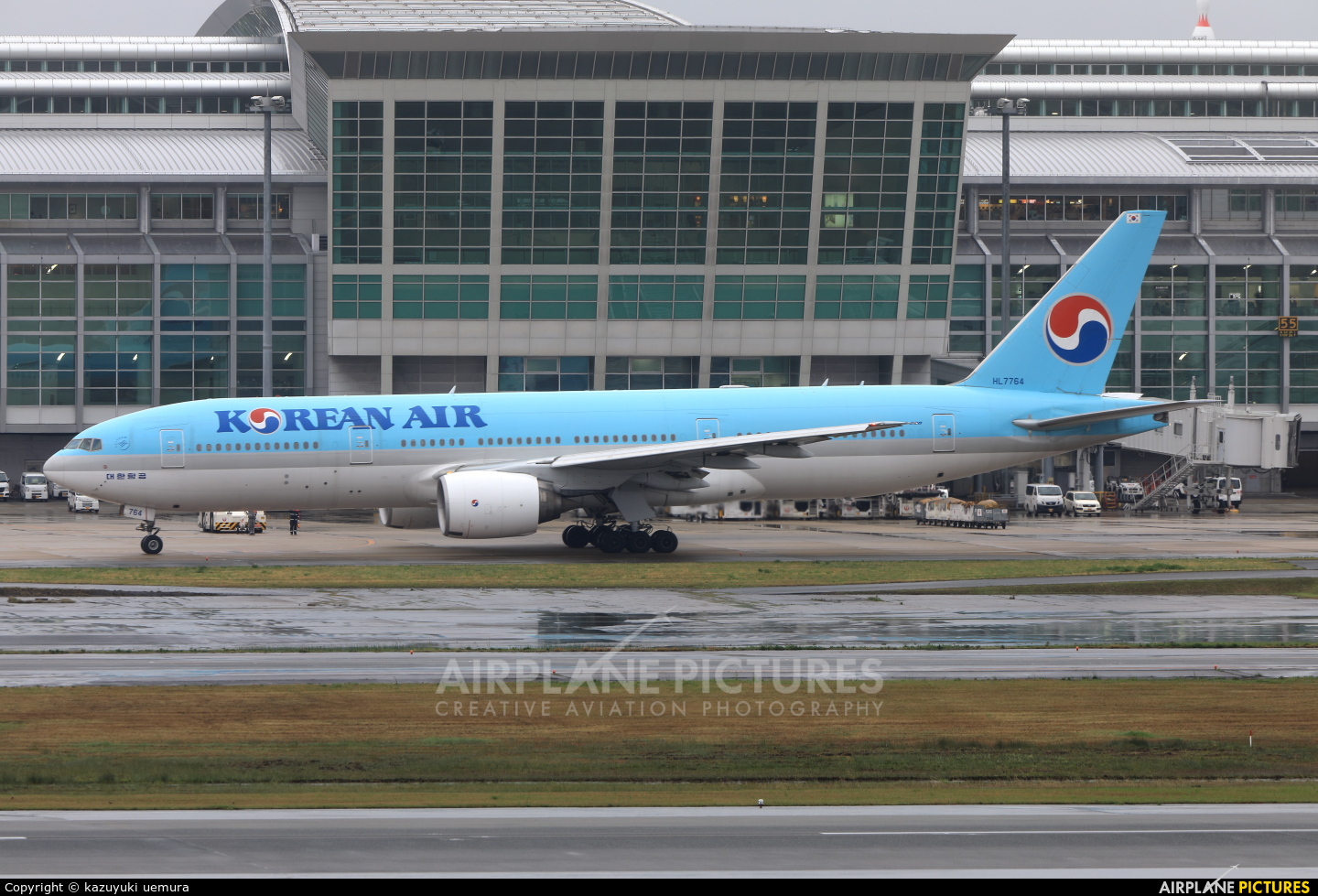 Korean Air HL7764 aircraft at Fukuoka