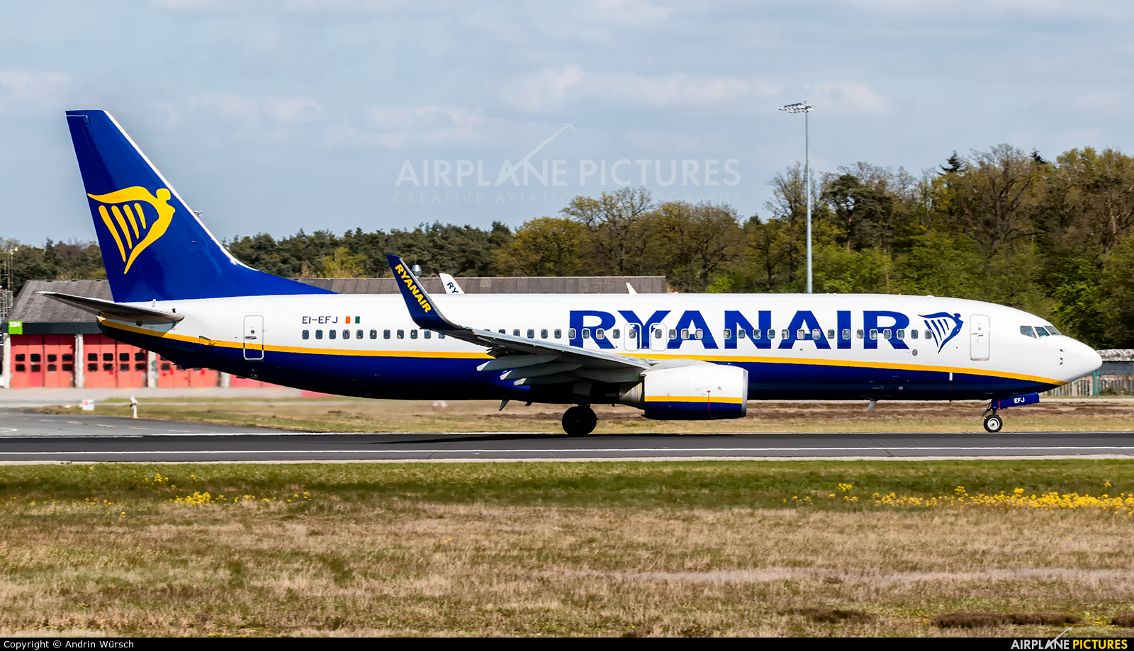 Ryanair EI-EFJ aircraft at Frankfurt