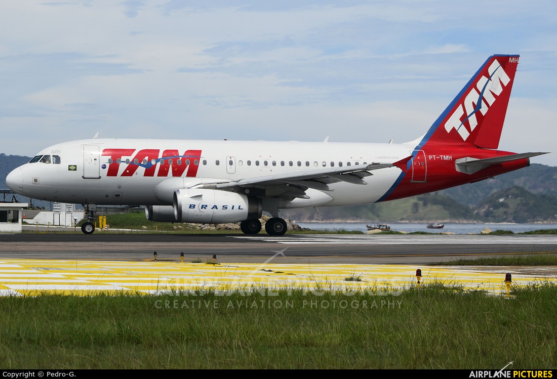 TAM PT-TMH aircraft at Rio de Janeiro - Santos Dumont