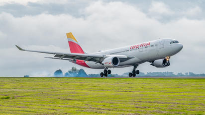 EC-MLP - Iberia Airbus A330-200