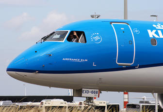 PH-EXO - KLM Cityhopper Embraer ERJ-175 (170-200)