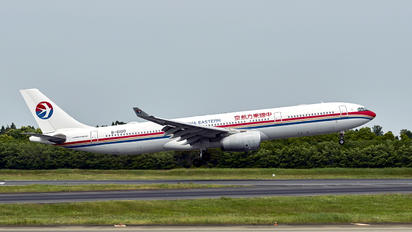 B-6100 - China Eastern Airlines Airbus A330-300