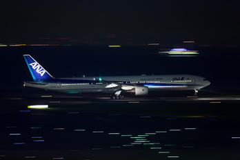 JA752A - ANA - All Nippon Airways Boeing 777-300