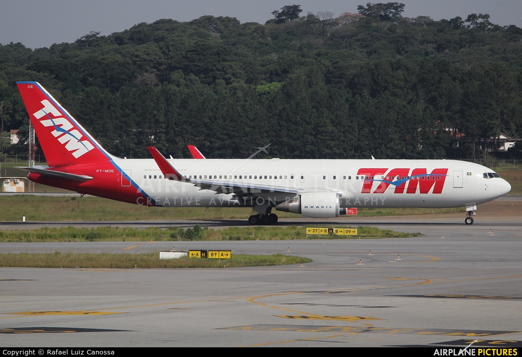 TAM PT-MOE aircraft at São Paulo - Guarulhos