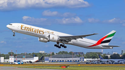 A6-EPC - Emirates Airlines Boeing 777-300ER