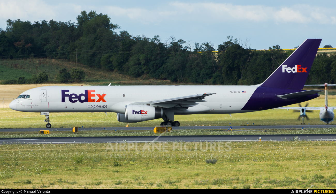 FedEx Federal Express N916FD aircraft at Vienna - Schwechat