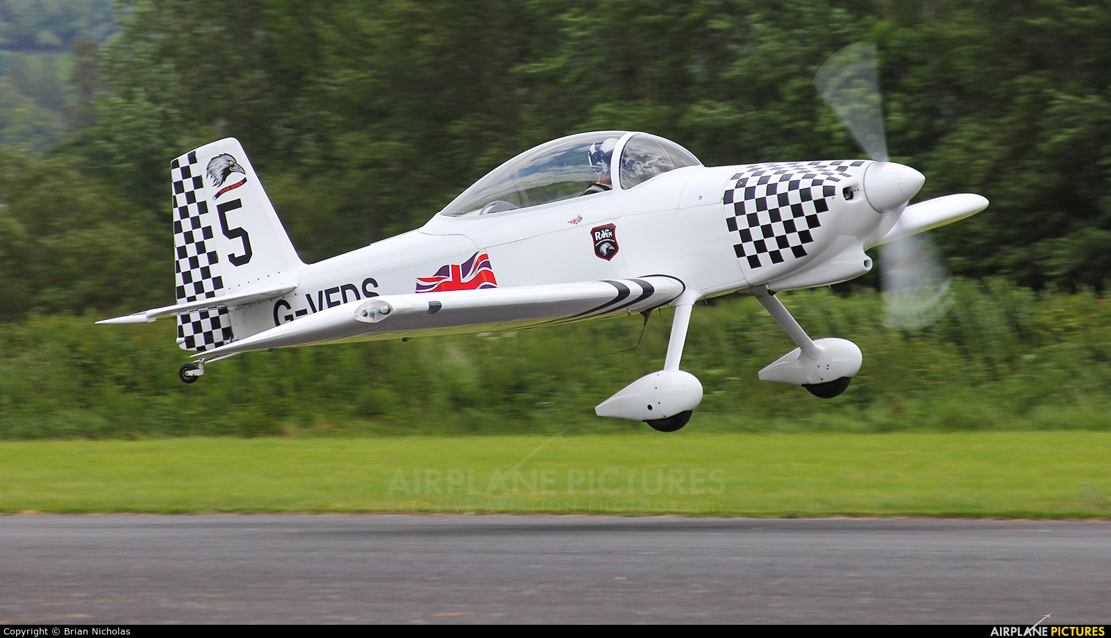 Team Raven G-VFDS aircraft at Welshpool