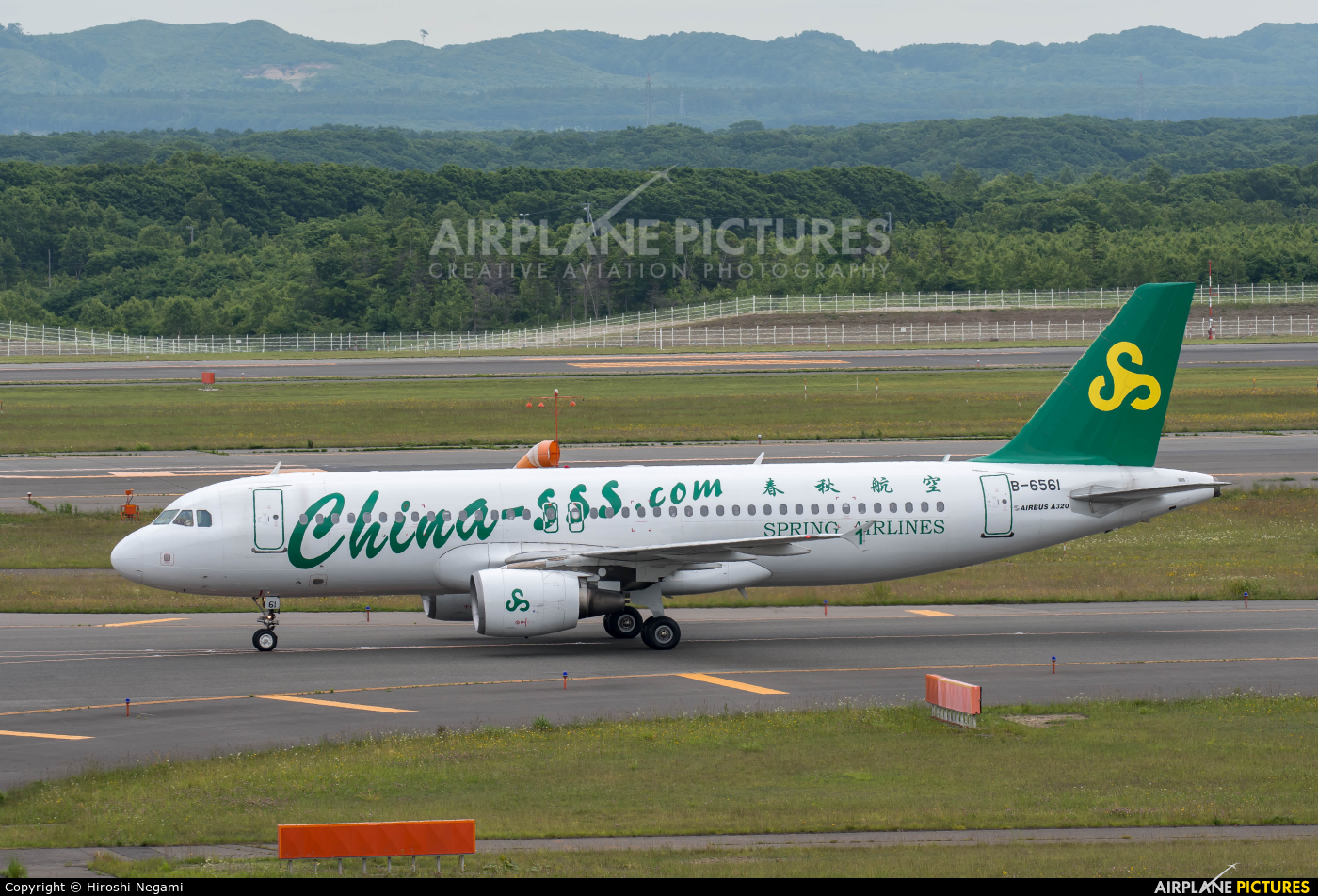 Spring Airlines B-6561 aircraft at New Chitose