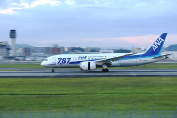 JA824A - ANA - All Nippon Airways Boeing 787-8 Dreamliner