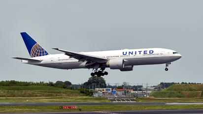 N78001 - United Airlines Boeing 777-200ER