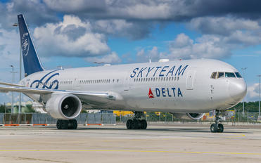 N844MH - Delta Air Lines Boeing 767-400ER