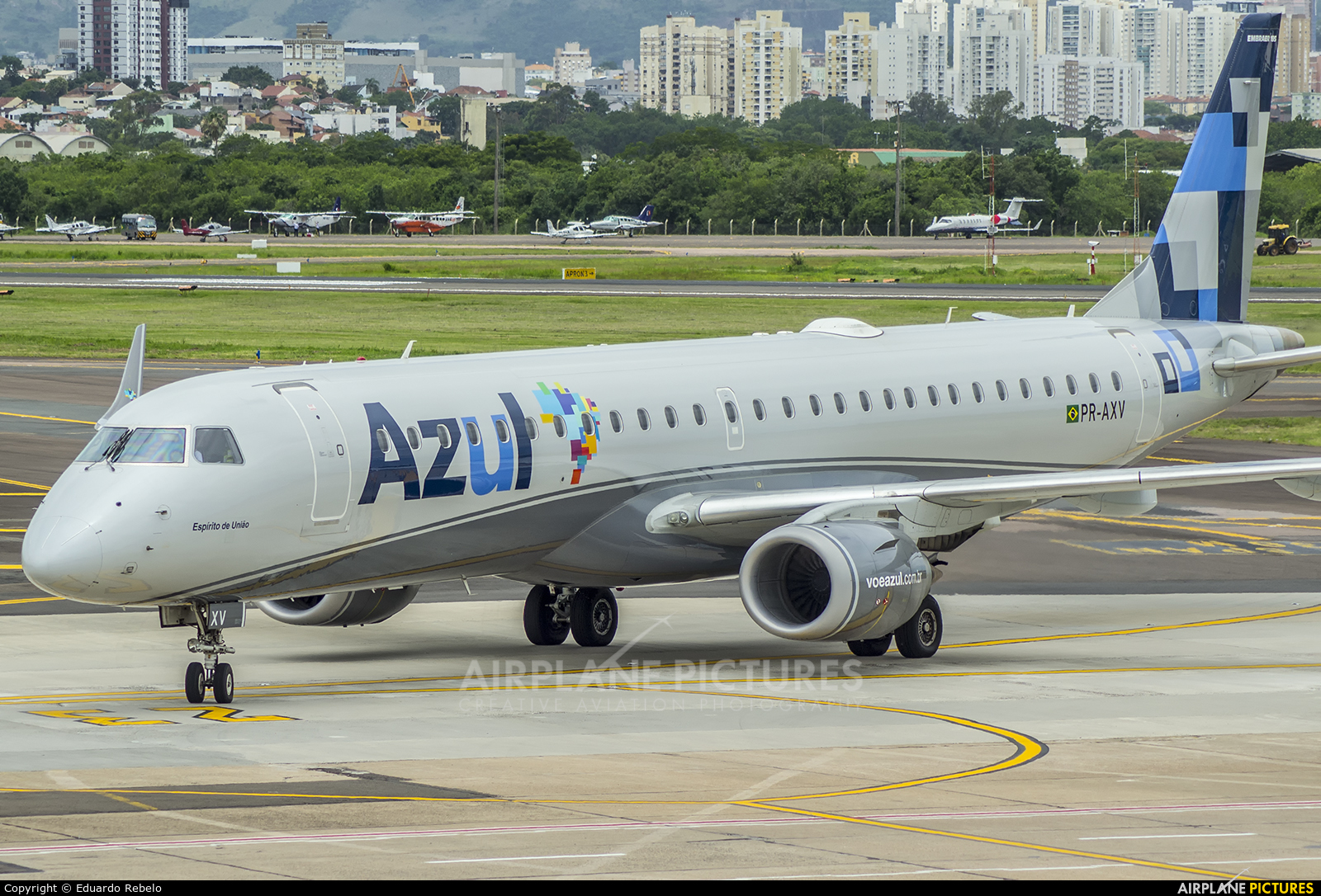 Azul Linhas Aéreas PR-AXV aircraft at Porto Alegre - Salgado Filho
