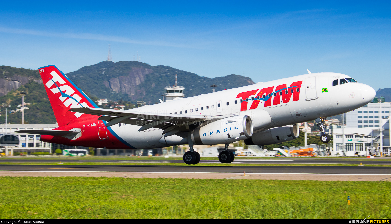TAM PT-TMB aircraft at Rio de Janeiro - Santos Dumont