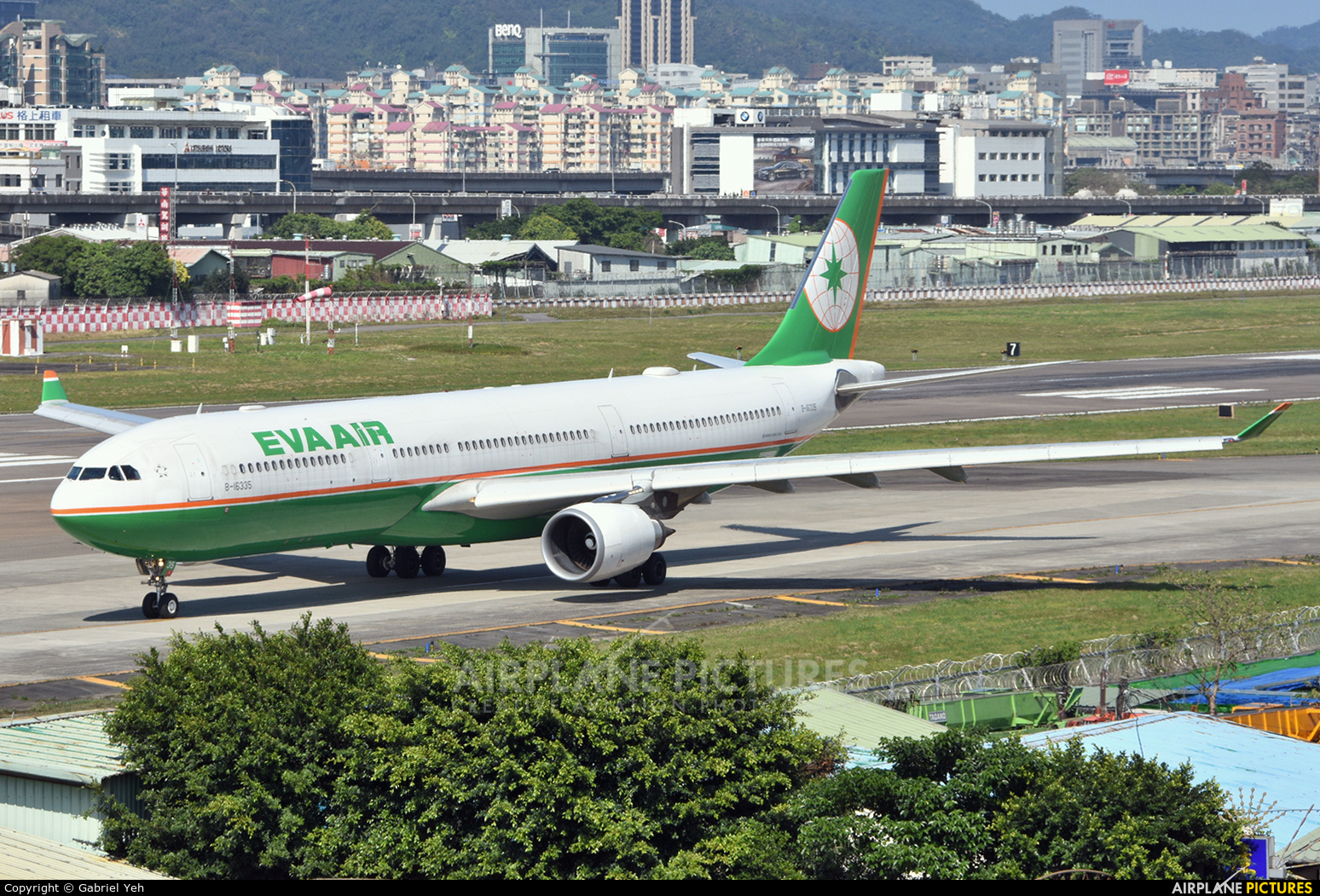 Eva Air B-16335 aircraft at Taipei Sung Shan/Songshan Airport