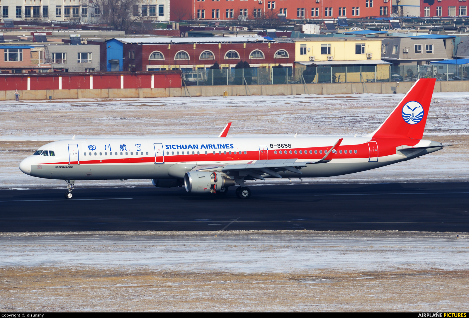 Sichuan Airlines  B-8658 aircraft at Dalian Zhoushuizi Int'l