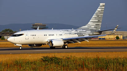 N2708E - Private Boeing 737-700