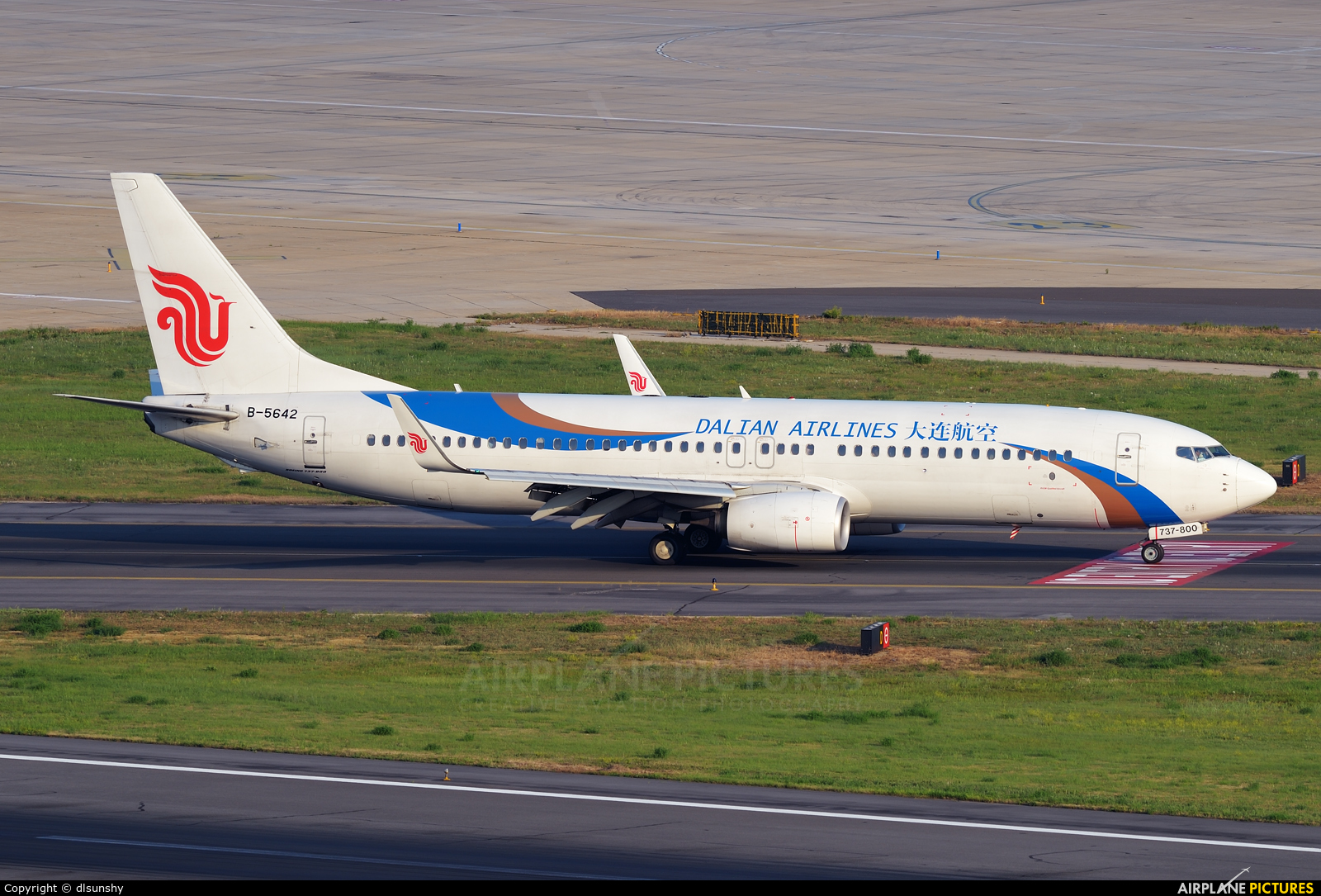 Dalian Airlines B-5642 aircraft at Dalian Zhoushuizi Int'l