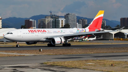 EC-MKI - Iberia Airbus A330-200